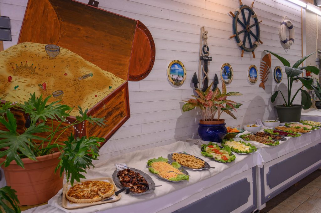 Le buffet du Lagon Bleu à Saint-Pierre