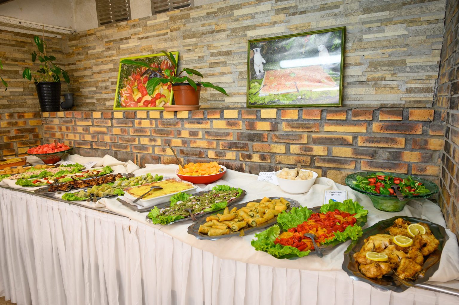 Le buffet du Lagon Bleu à Saint-Pierre